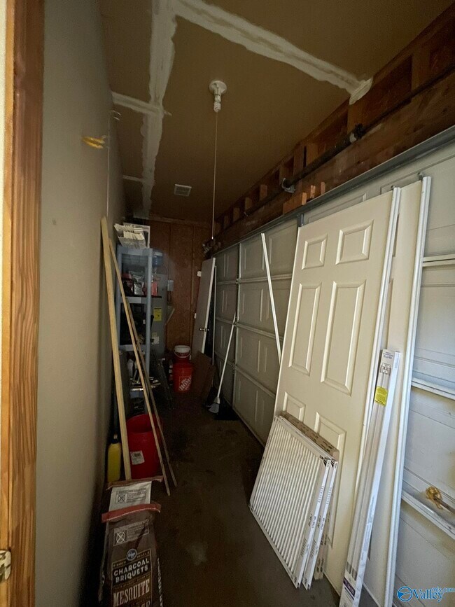 Building Photo - 105 Sugarwood Ct