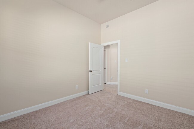 Building Photo - 5026 Gulf Stream Ln