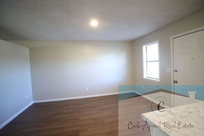 Building Photo - Utilities included plus cable and internet!! Newly renovated 1 bed/1 bath apt - HUD accepted!!
