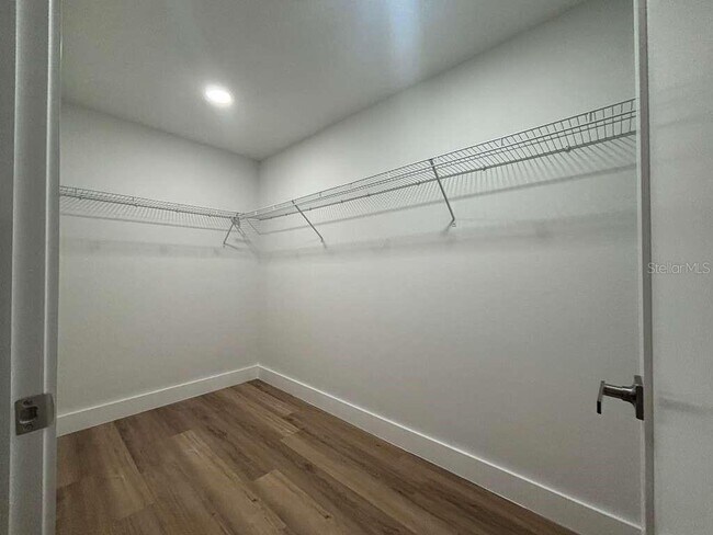 Building Photo - 1884 W Quaker Ln