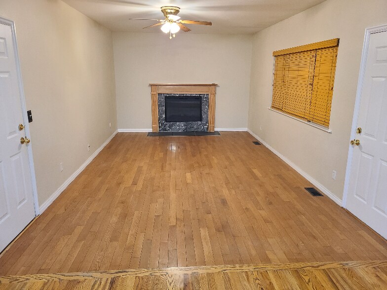 Building Photo - 287 E 600 N