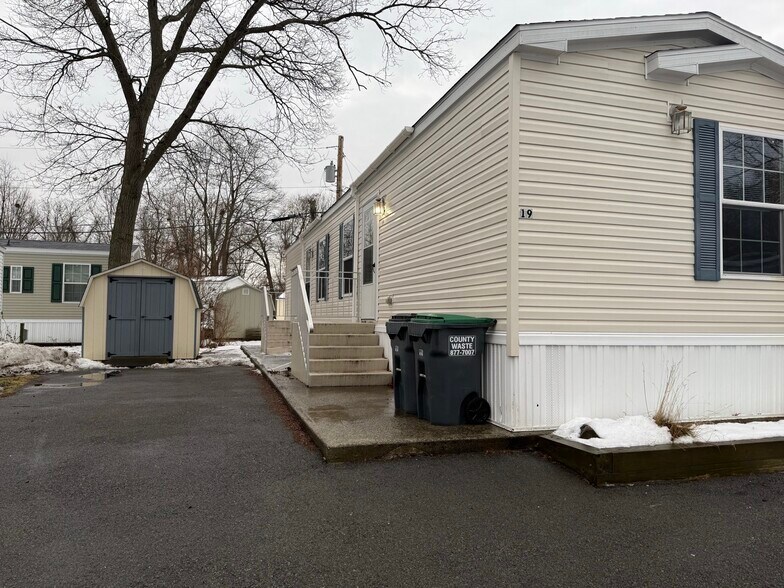 Building Photo - 19 Alflo Cir