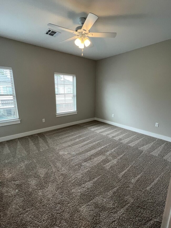 Building Photo - 3-Bed / 2.5-Bath Beautiful Townhomes