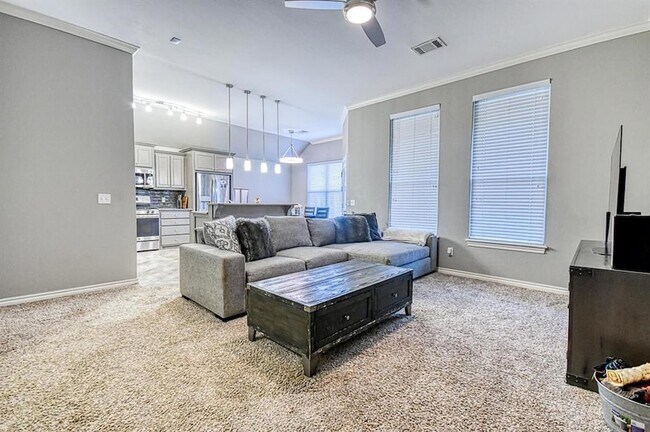 Building Photo - 2204 Alameda Park Dr