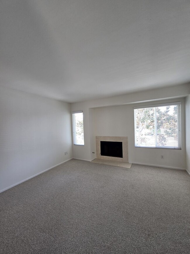 Building Photo - Coastal Living: 2-Bed, 1.5-Bath Townhome w...