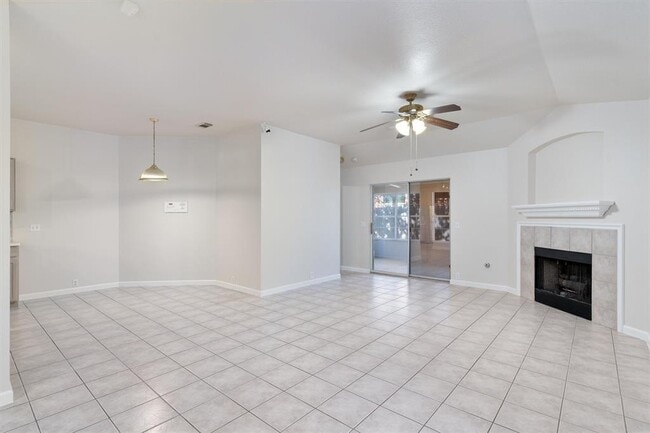 Building Photo - 902 Rocking Spur Cove