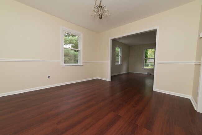 Building Photo - 440 Cricket Ln