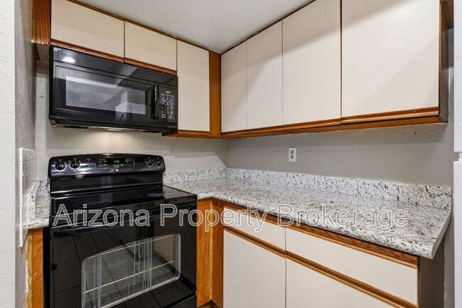Building Photo - 2935 N 68th St
