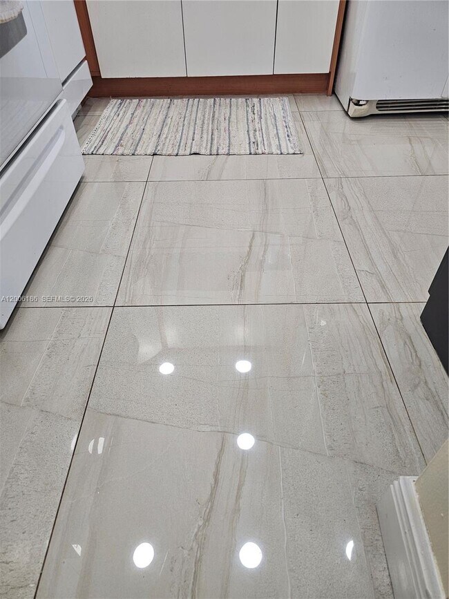 Building Photo - 20500 W Country Club Dr