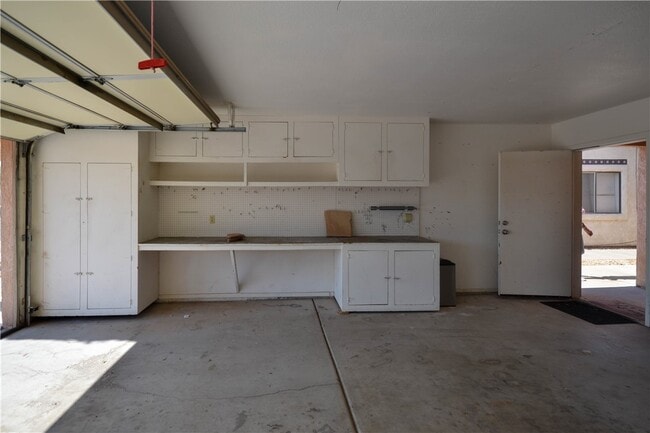 Building Photo - 2911 Country Club Dr