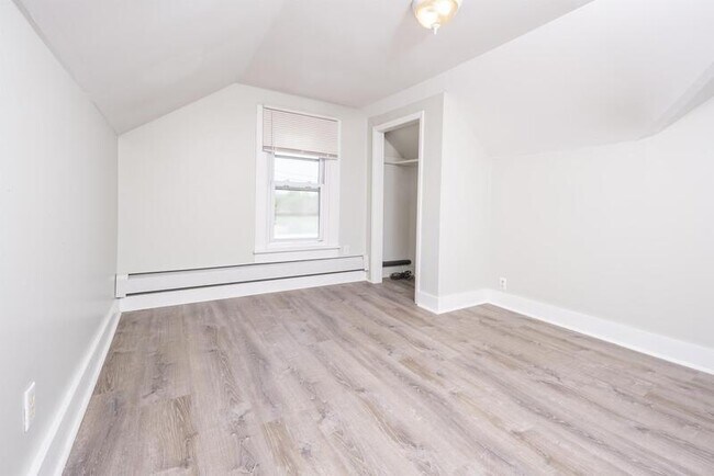 Building Photo - 338 Saratoga St