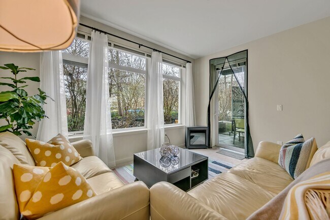 Building Photo - Burien Town Square Condo for lease!