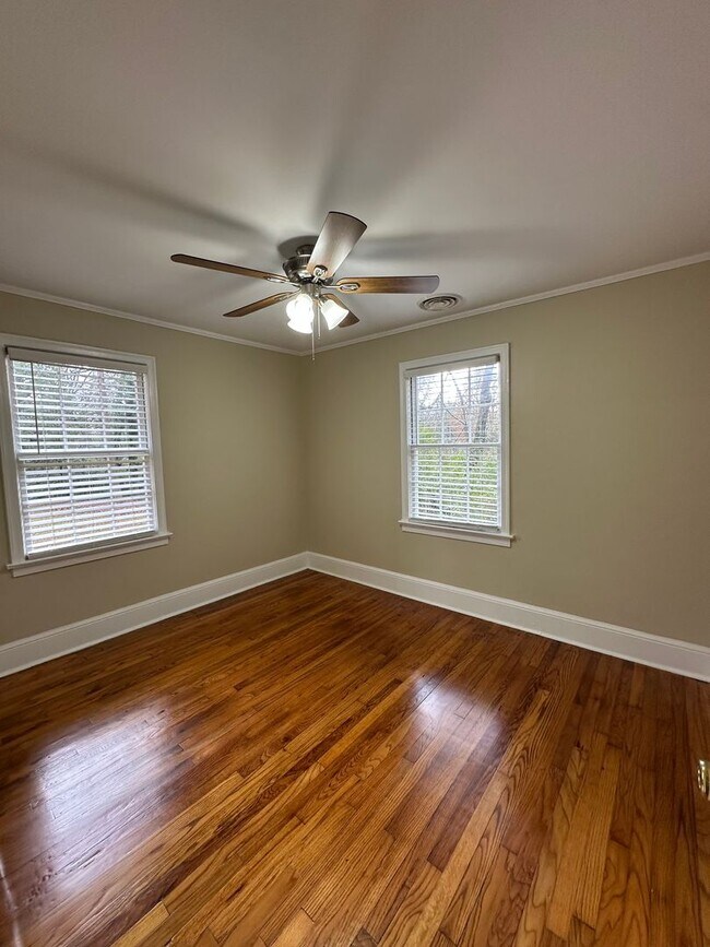 Building Photo - Normaltown Home Move-in ready