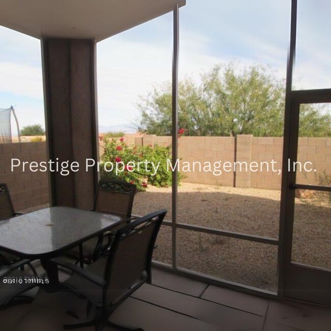 Building Photo - 3/2 Corona De Tucson Charmer With Screened...