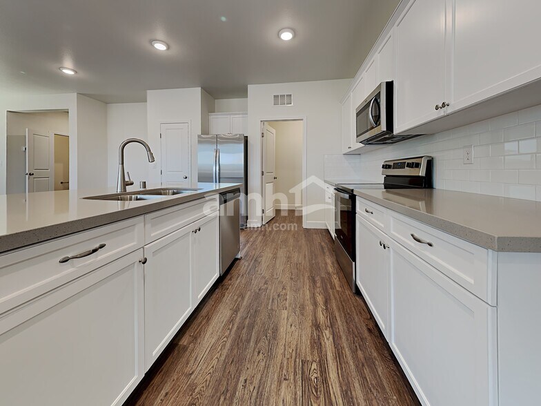 Building Photo - 6038 Theodore St