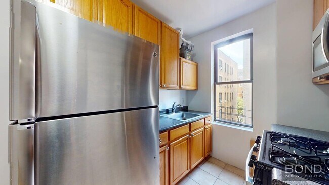 Building Photo - 620 W 171st St
