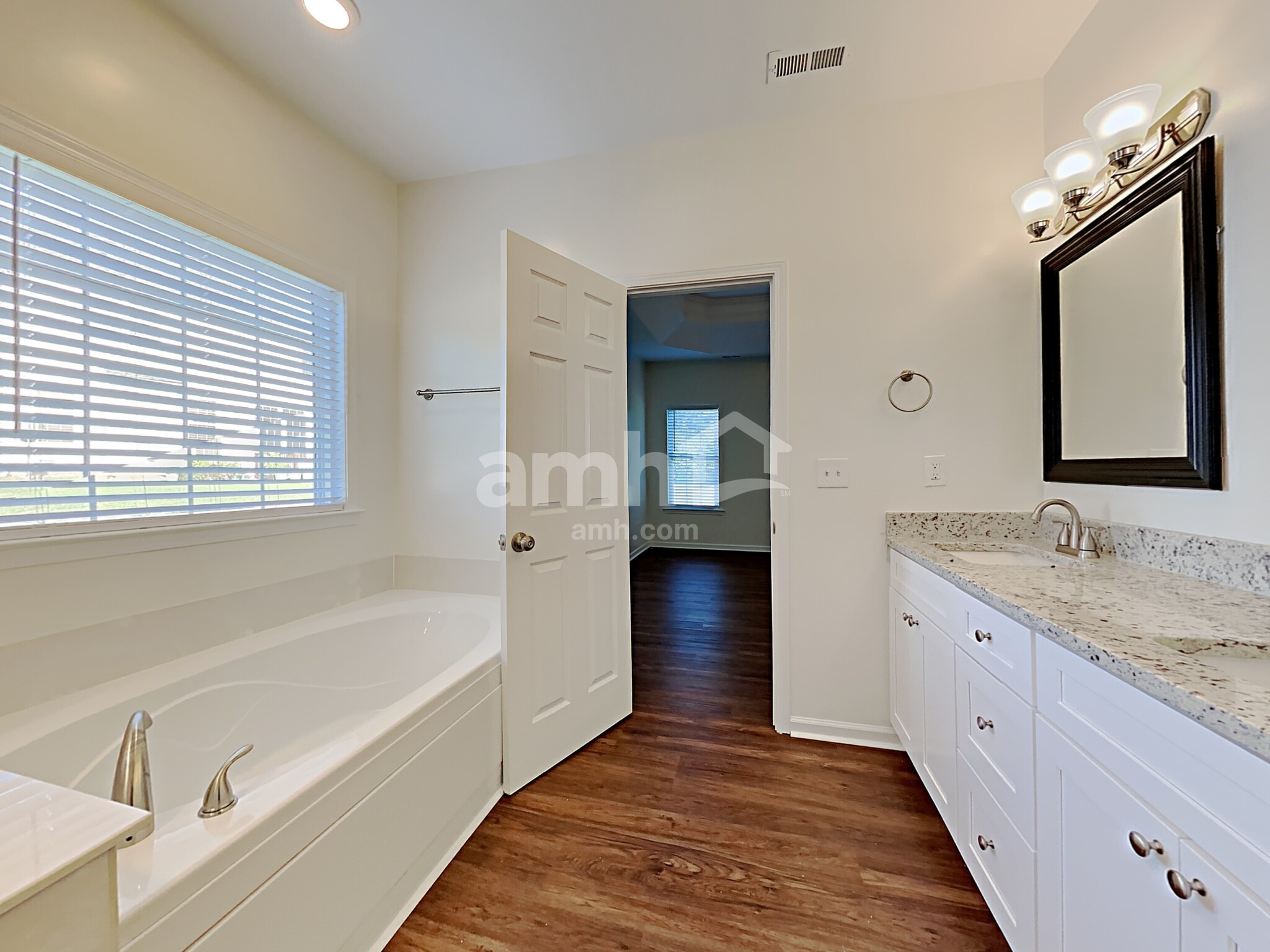 Building Photo - 1140 Boxelder Ln