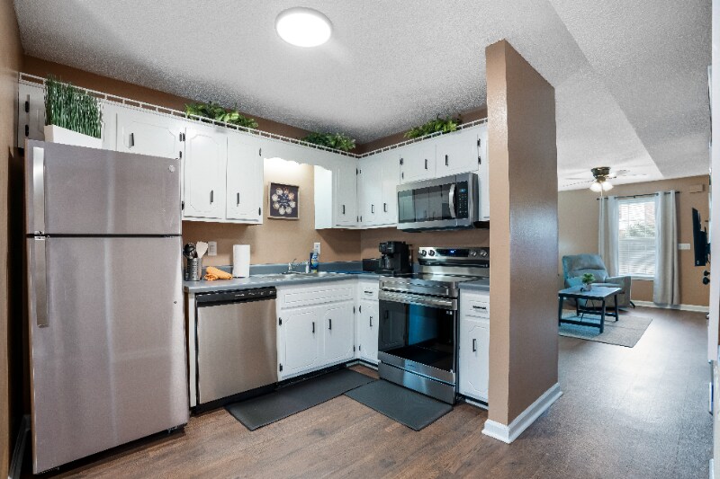 Building Photo - 284 Raleigh Dr