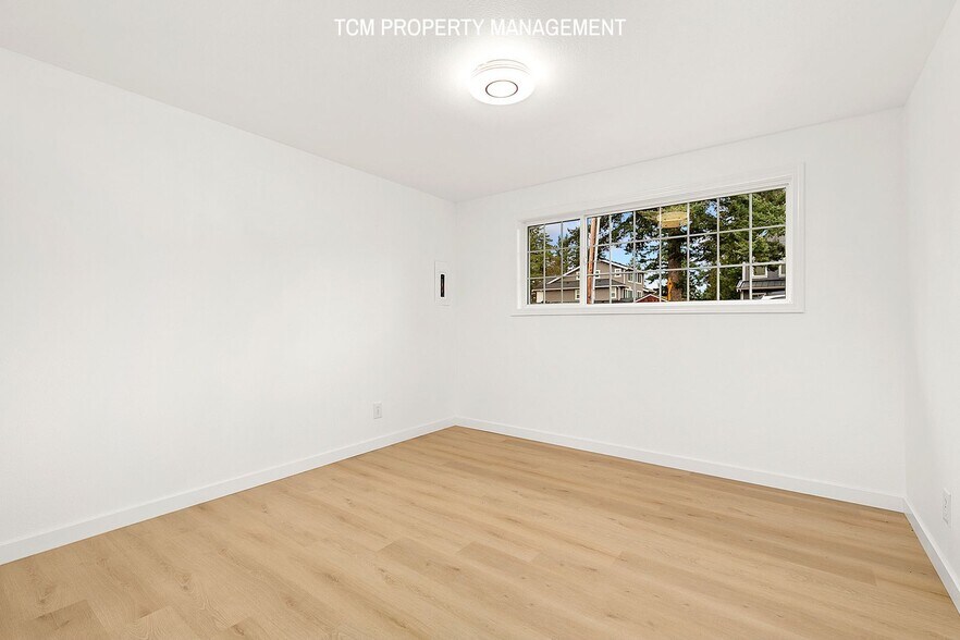 Building Photo - 14215 SE 41st St