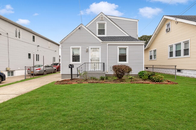 Building Photo - 98 Ethel St