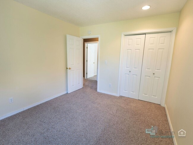 Building Photo - 20630 Willamette Dr