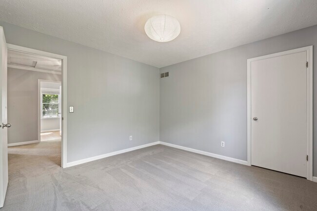 Building Photo - 4690 Lindbergh Dr