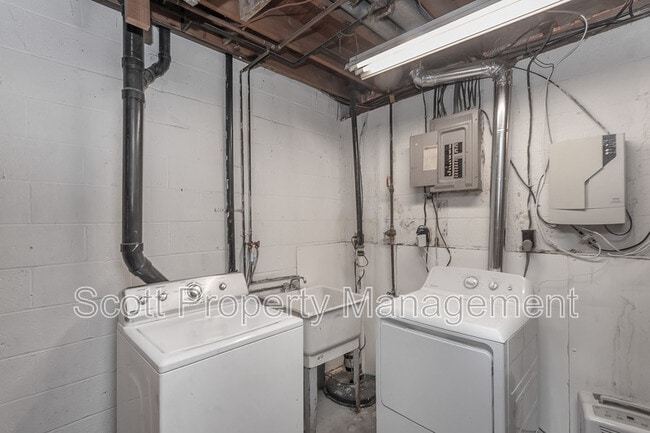 Building Photo - 113 Bourbon Ct