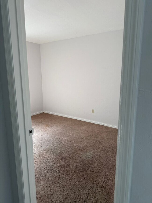 Building Photo - *MOVE IN SPECIAL: 1/2 OFF 2ND MONTH'S RENT...