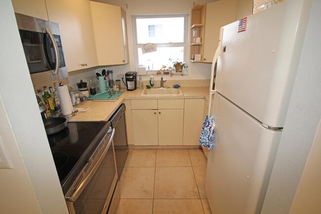 Building Photo - 2860 NE 14th Street Causeway