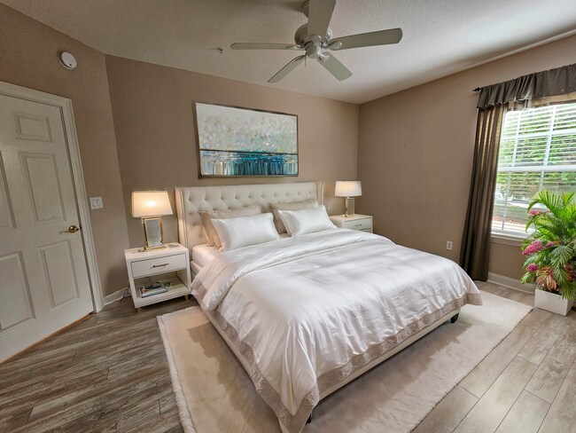 Building Photo - Spacious 3BR/3BA Ground-Floor Condo with W...