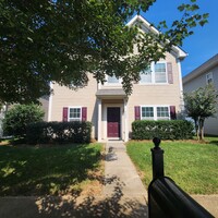 Building Photo - Spacious 2-Story House w/Double Garage For...