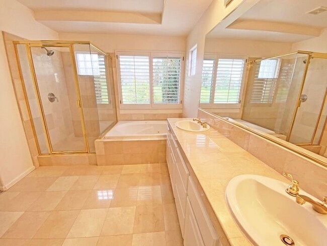 Building Photo - 5821 Killarney Cir