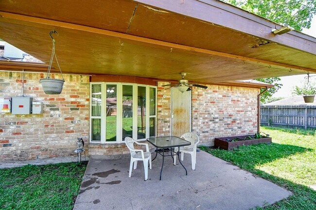 Building Photo - 9014 Mellow Brook Dr