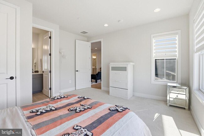 Building Photo - 9725 Lantana Wy