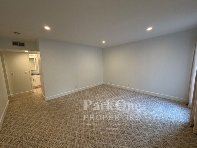 Building Photo - Spacious Condo Near Downtown Walnut Creek Available Now!