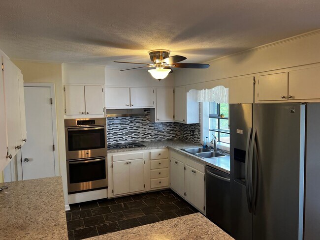 Building Photo - Home for Rent in the Avenues of Myrtle Beach