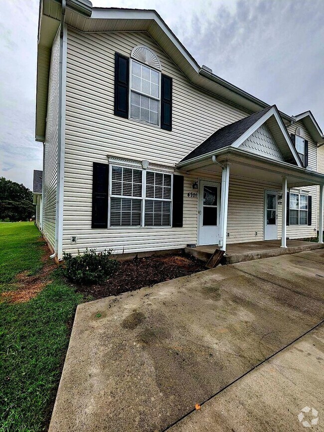 Building Photo - Updated 2br/1.5ba condo in North Knoxville