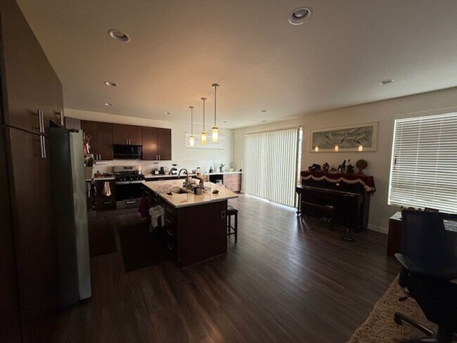 Building Photo - 3Bd/2.25Ba Lynnwood Townhouse