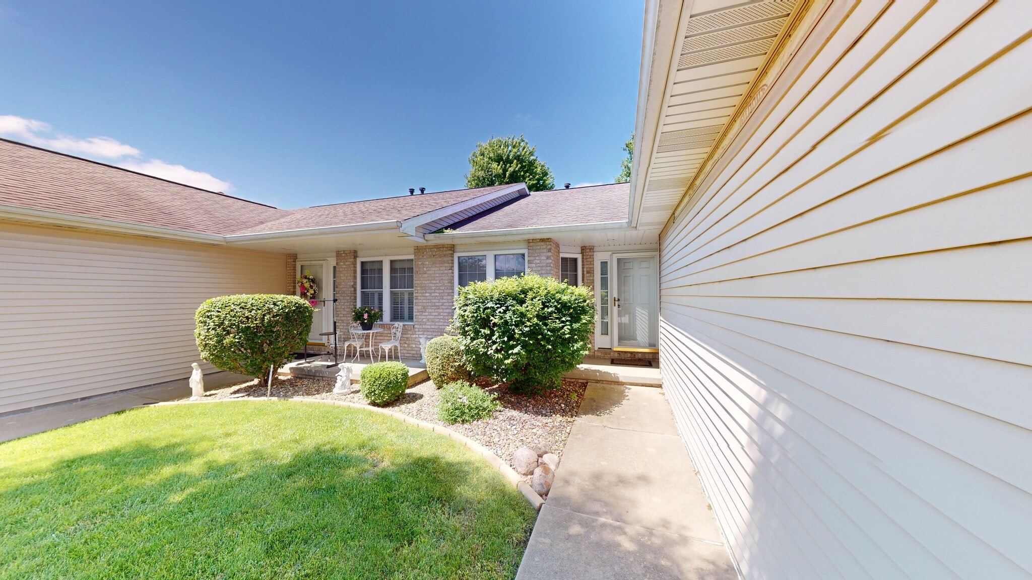 Building Photo - 3209 Sequoia Dr