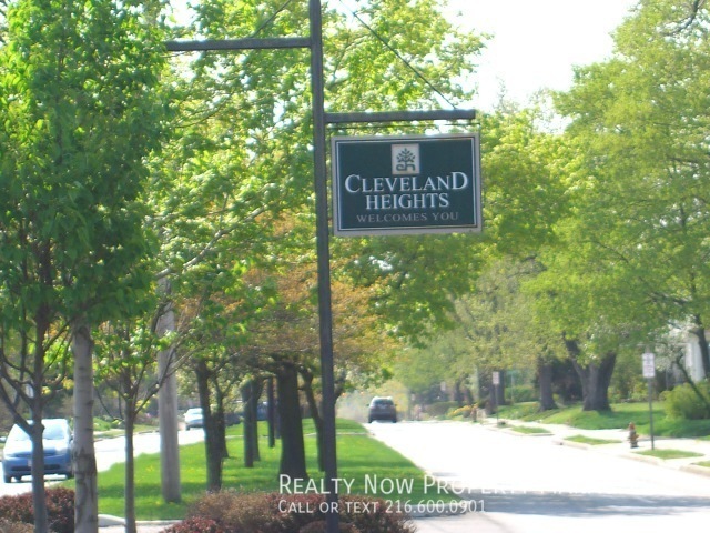 Building Photo - Cleveland Heights 1 bedroom 3rd Floor