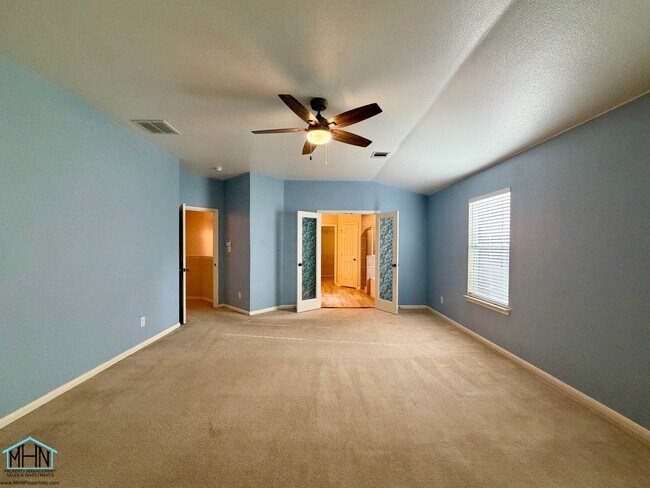 Building Photo - 518 Willow Grove Dr