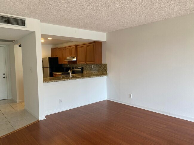 Building Photo - 11 Royal Palm Way