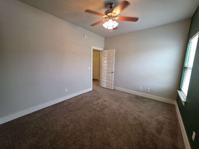 Building Photo - 6521 W Knoll View Way