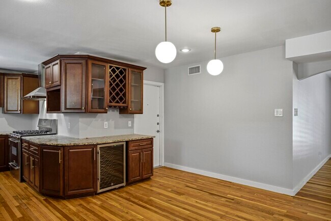 Building Photo - 3206 Albin Dr
