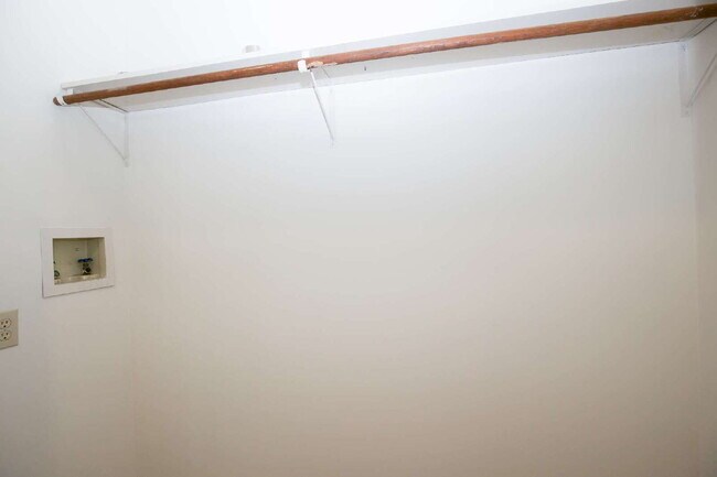 Building Photo - 50 Surry Cir N
