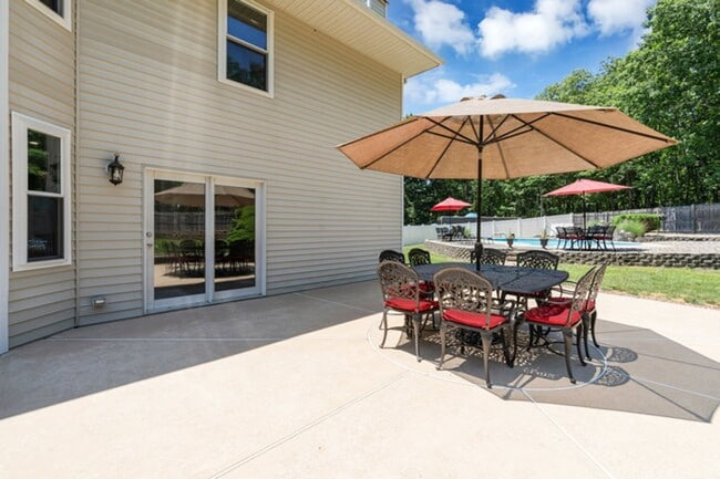 Building Photo - Private Cul-de-Sac Living: 4BR Home with Pool & Geothermal HVAC