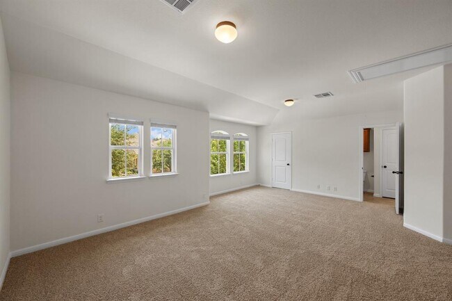 Building Photo - 608 Royal Burgess Dr
