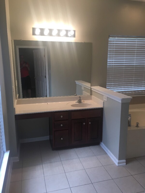 Building Photo - 1422 Burrell Ave NW