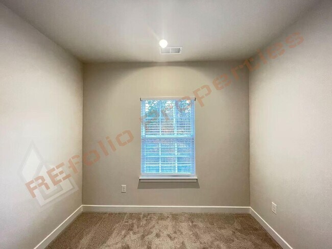 Building Photo - Beautiful brand new 3-Story Townhome | 4 Bedrooms, 3.5 Bathrooms, 2332 sq ft @ 751 South Townhome...