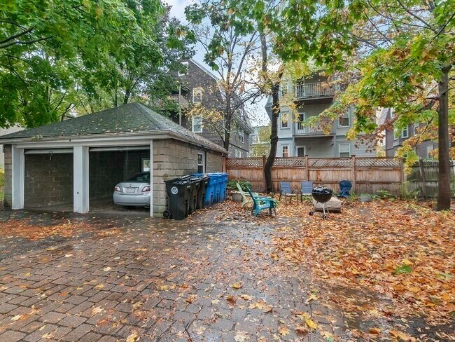 Building Photo - 10 Marlboro St